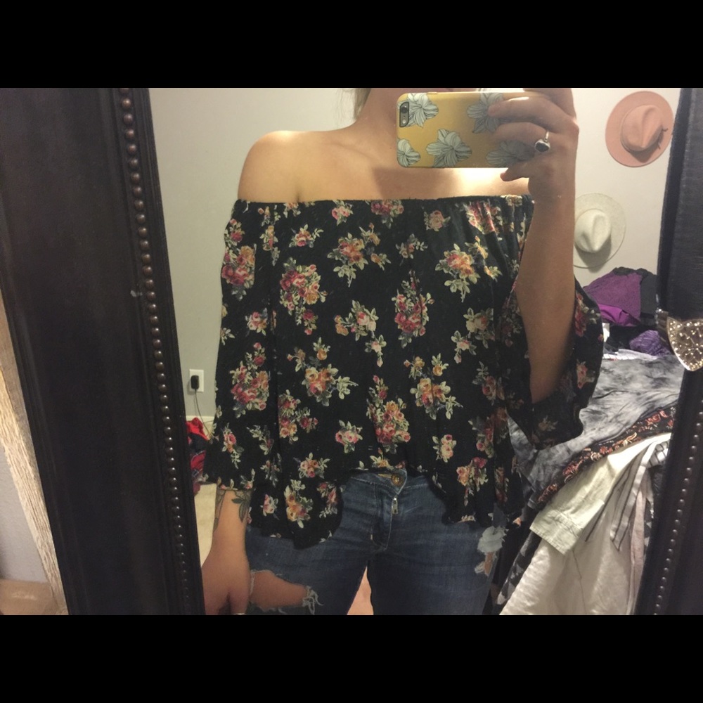 Live 4 truth off the shoulder floral blouse